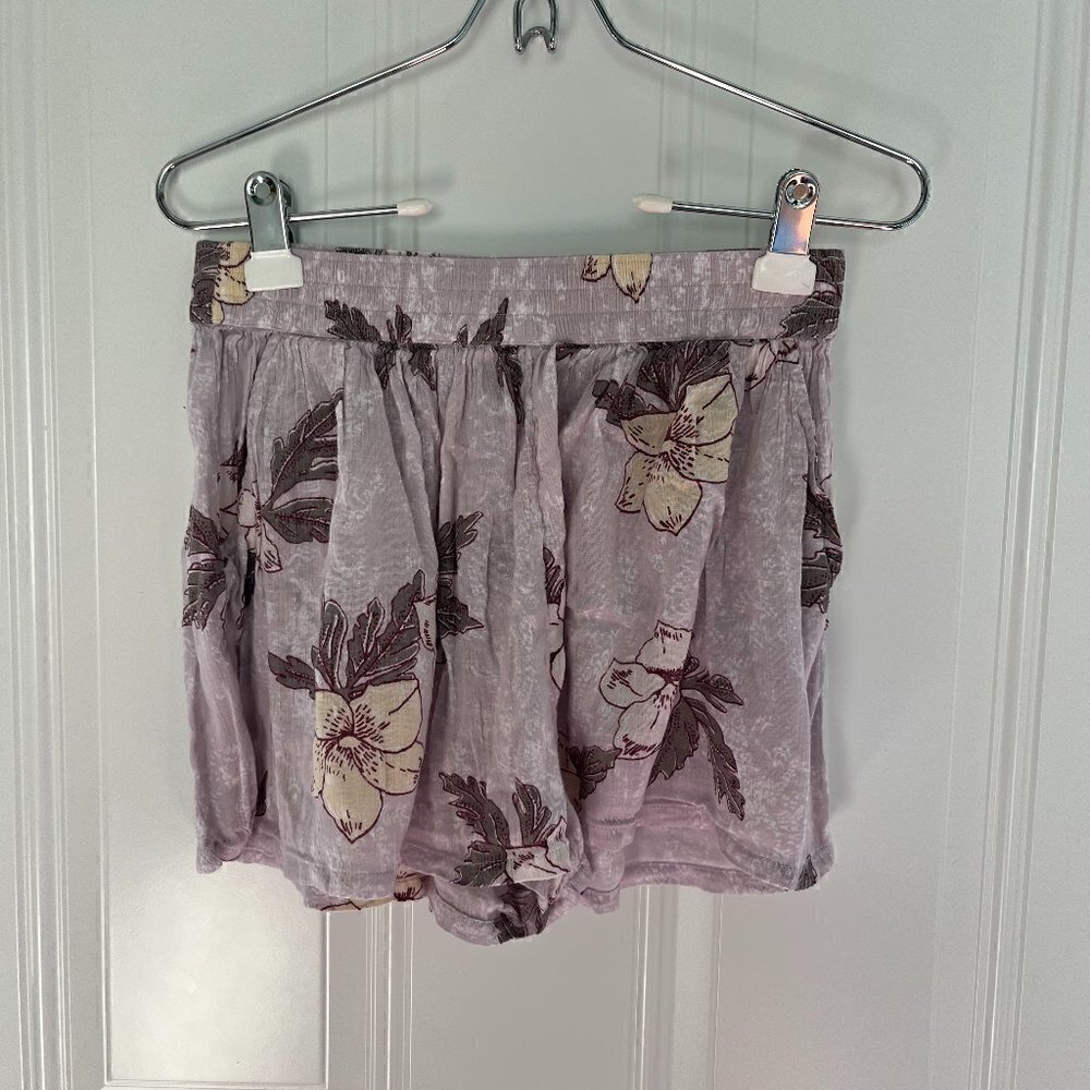 Wild Pearl Women's Cotton floral Shorts w Pockets Size M EUC